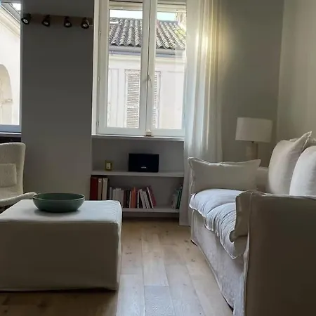 Appartement Stylish Design With Ac & Charm Bordeaux