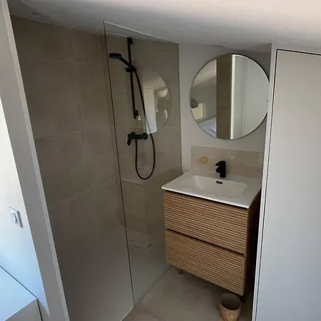 Stylish Design With Ac & Charm Appartement *
