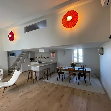 Stylish Design With Ac & Charm Appartement *